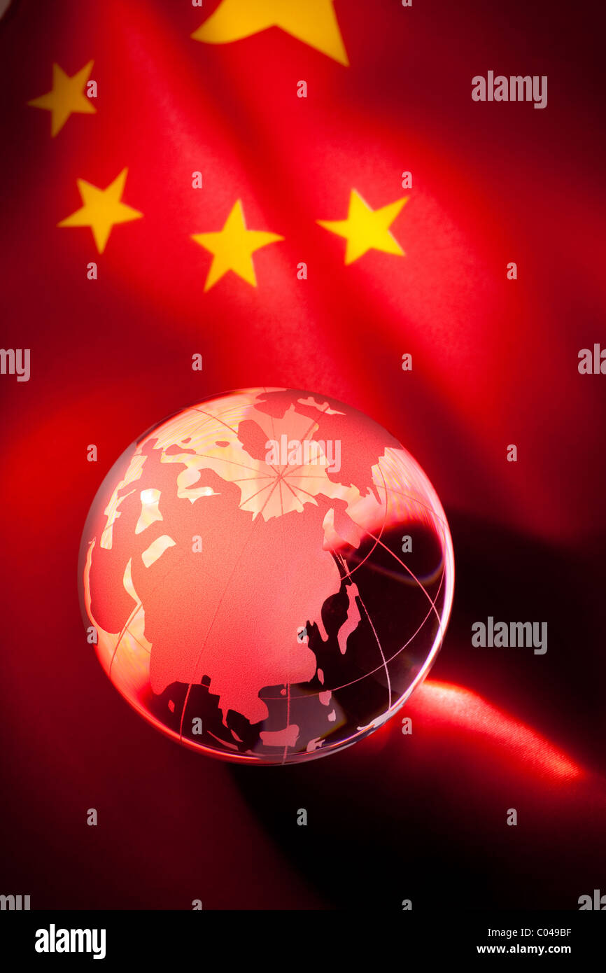 Globo e Bandiera della Cina per lo sfondo Foto Stock