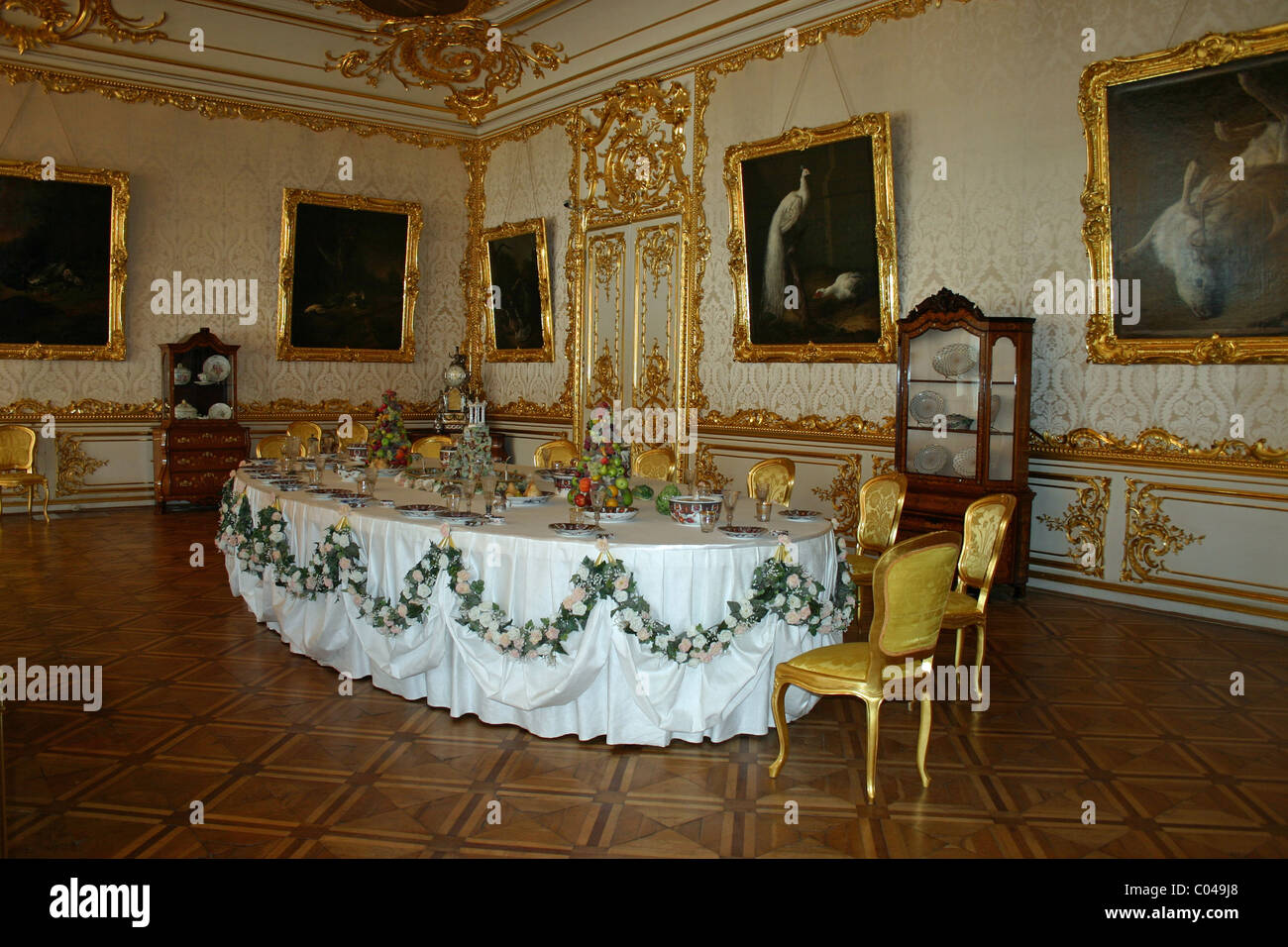 La sala da pranzo del Palazzo di Caterina è stato il rococò residenza estiva degli Zar Russi. Foto Stock