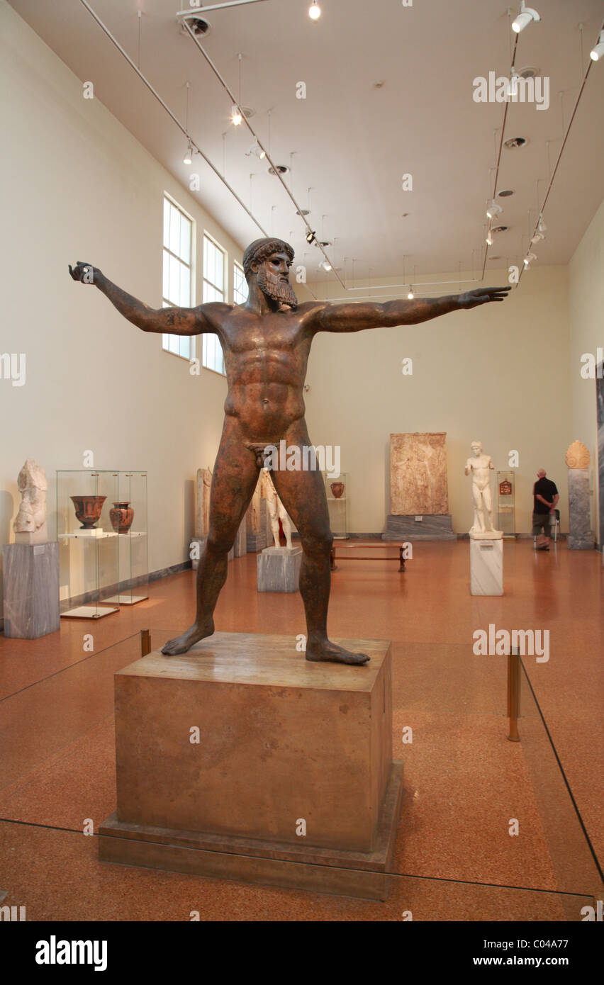 Statua in bronzo di Zeus o Poseidone, Museo Archeologico Nazionale di Atene, Grecia Foto Stock