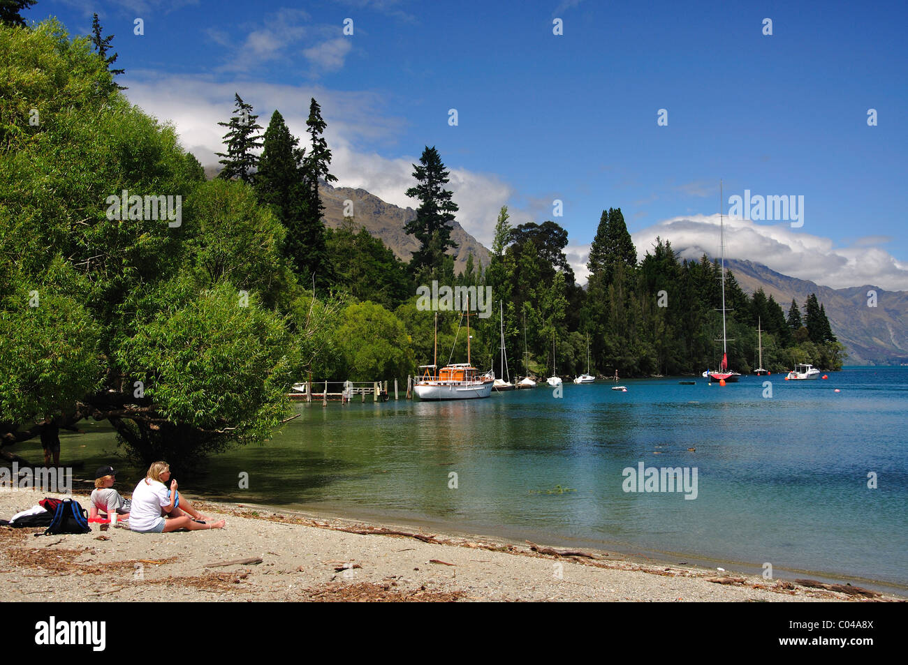 Queenstown Bay Beach e Lake Wakatipu, Queenstown, Otago Region, South Island, nuova Zelanda Foto Stock
