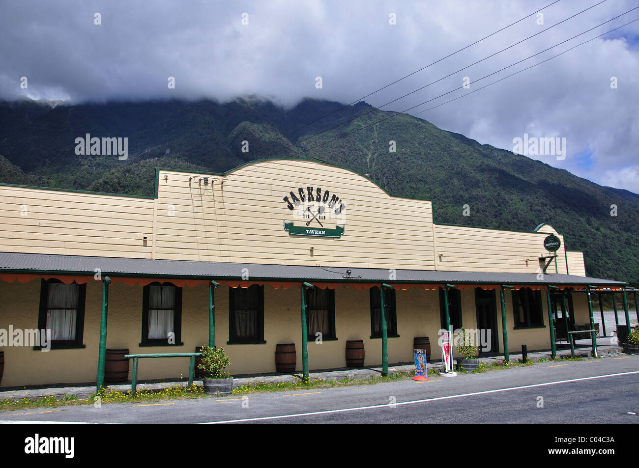 Storica Jackson's Tavern, Strada Statale 73, Jacksons, Westland District, West Coast, Regione di South Island, in Nuova Zelanda Foto Stock