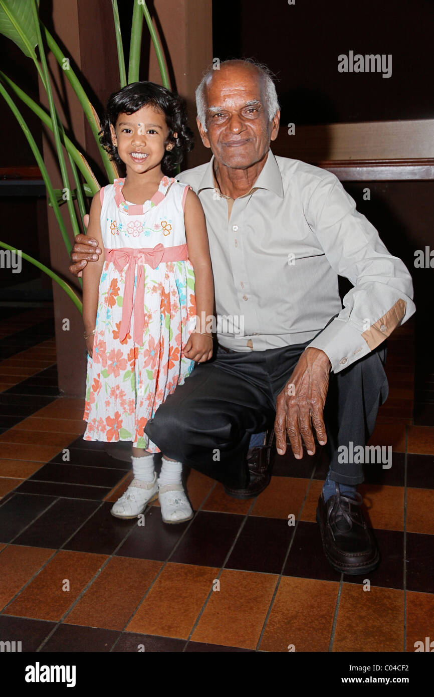 Il nonno di Maurizio con piccola figlia. Foto Stock