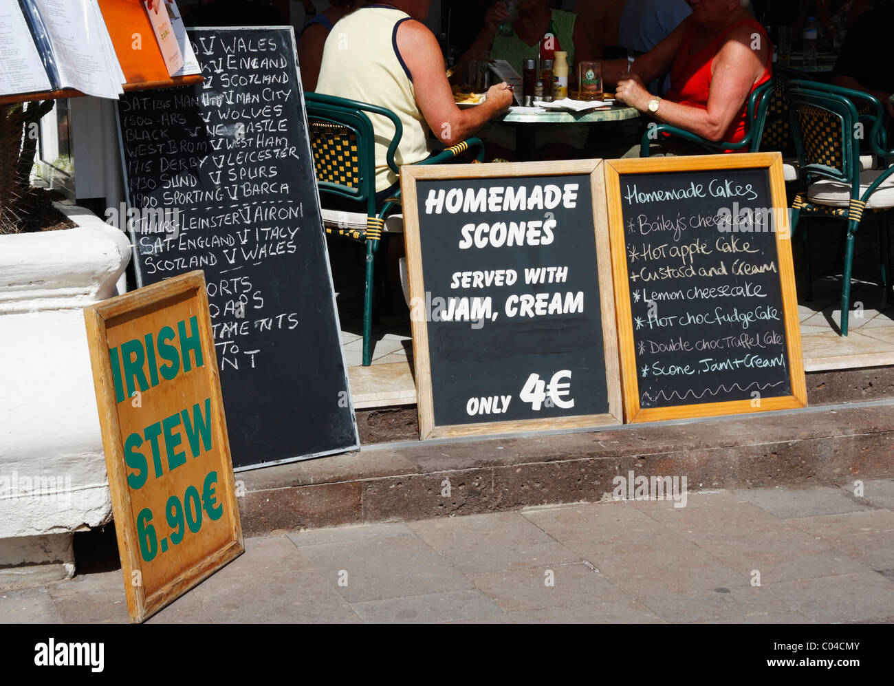 Ristorante irlandese che si affacciano nella marina di Puerto de Mogan su Gran Canaria Isole Canarie Spagna Foto Stock