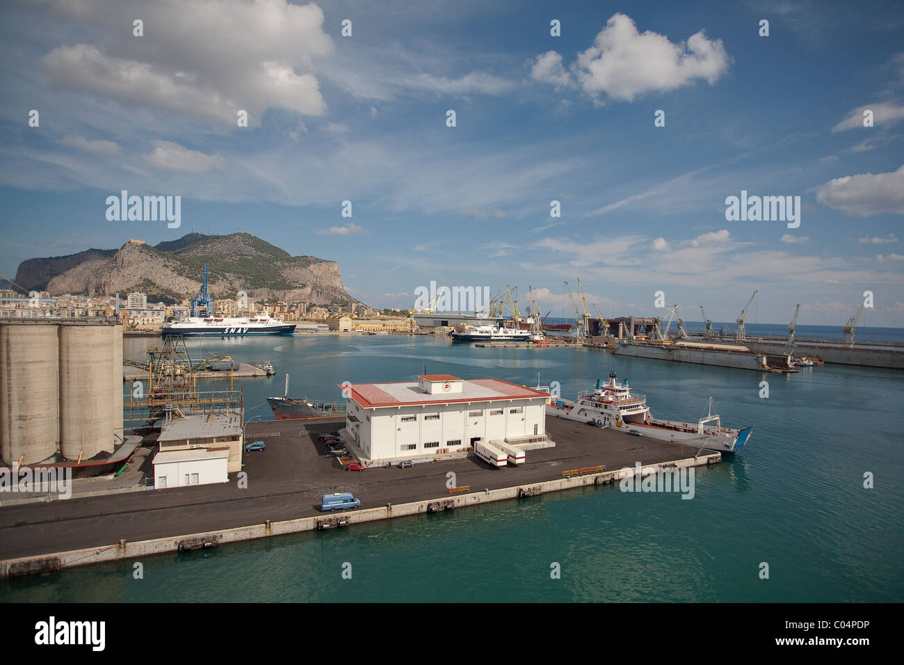 Porto di Palermo e cantieri di riparazione navale Foto Stock