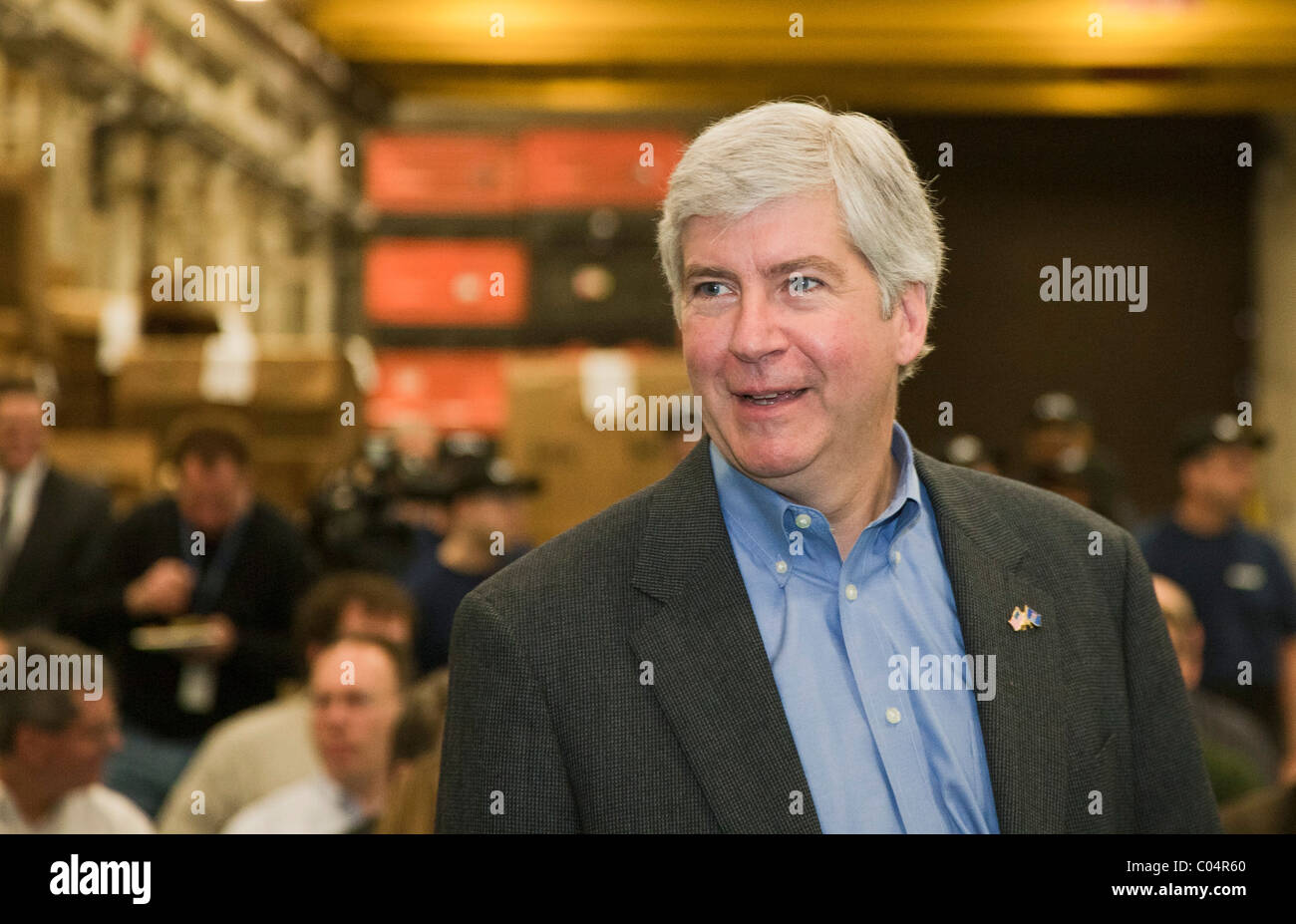 Livonia, Michigan - Michigan governatore Rick Snyder durante una cerimonia a Roush, di fabbricazione automatica di un azienda di parti di ricambio. Foto Stock
