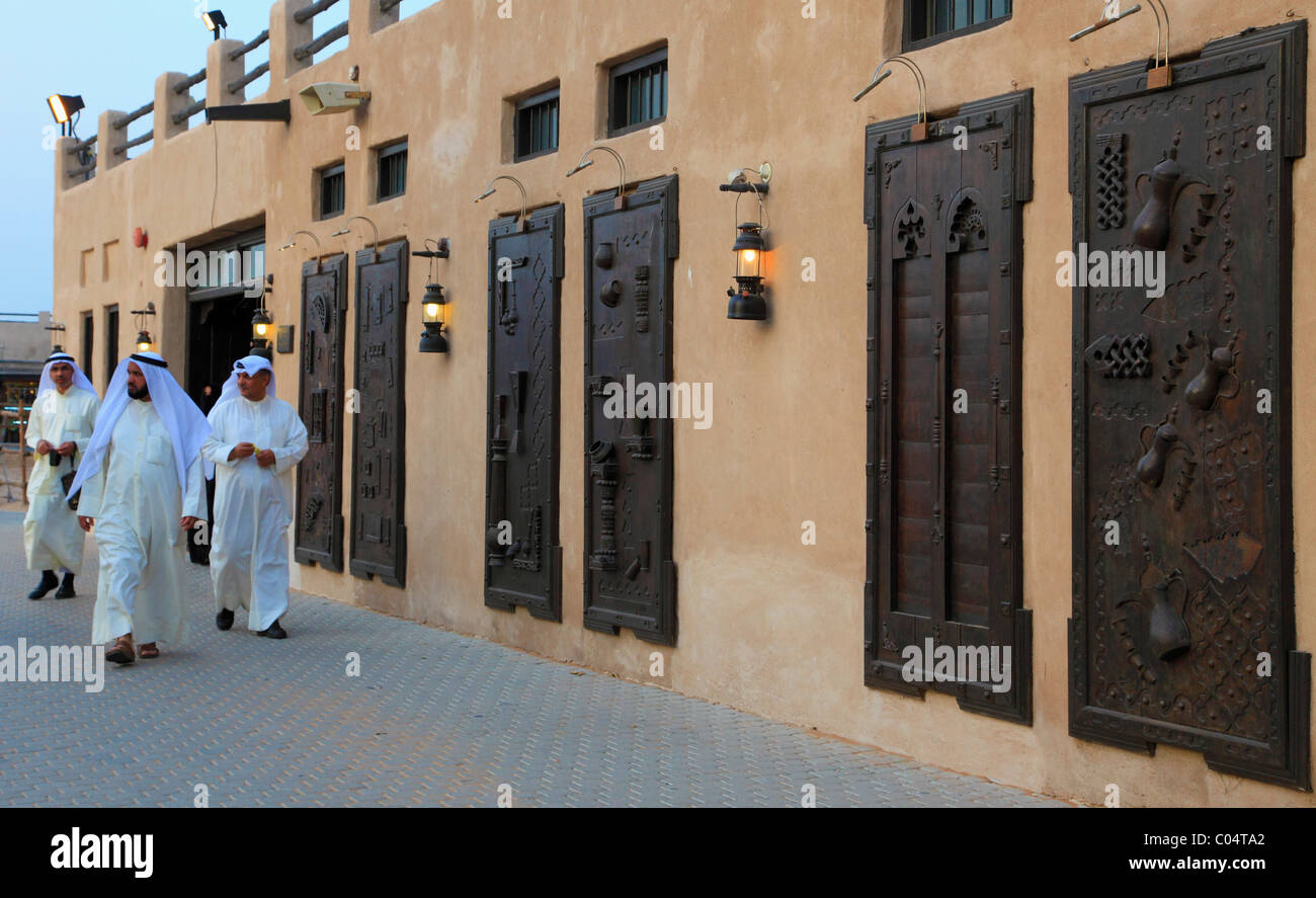 Emirati Arabi Uniti Dubai Heritage Village, persone Foto Stock