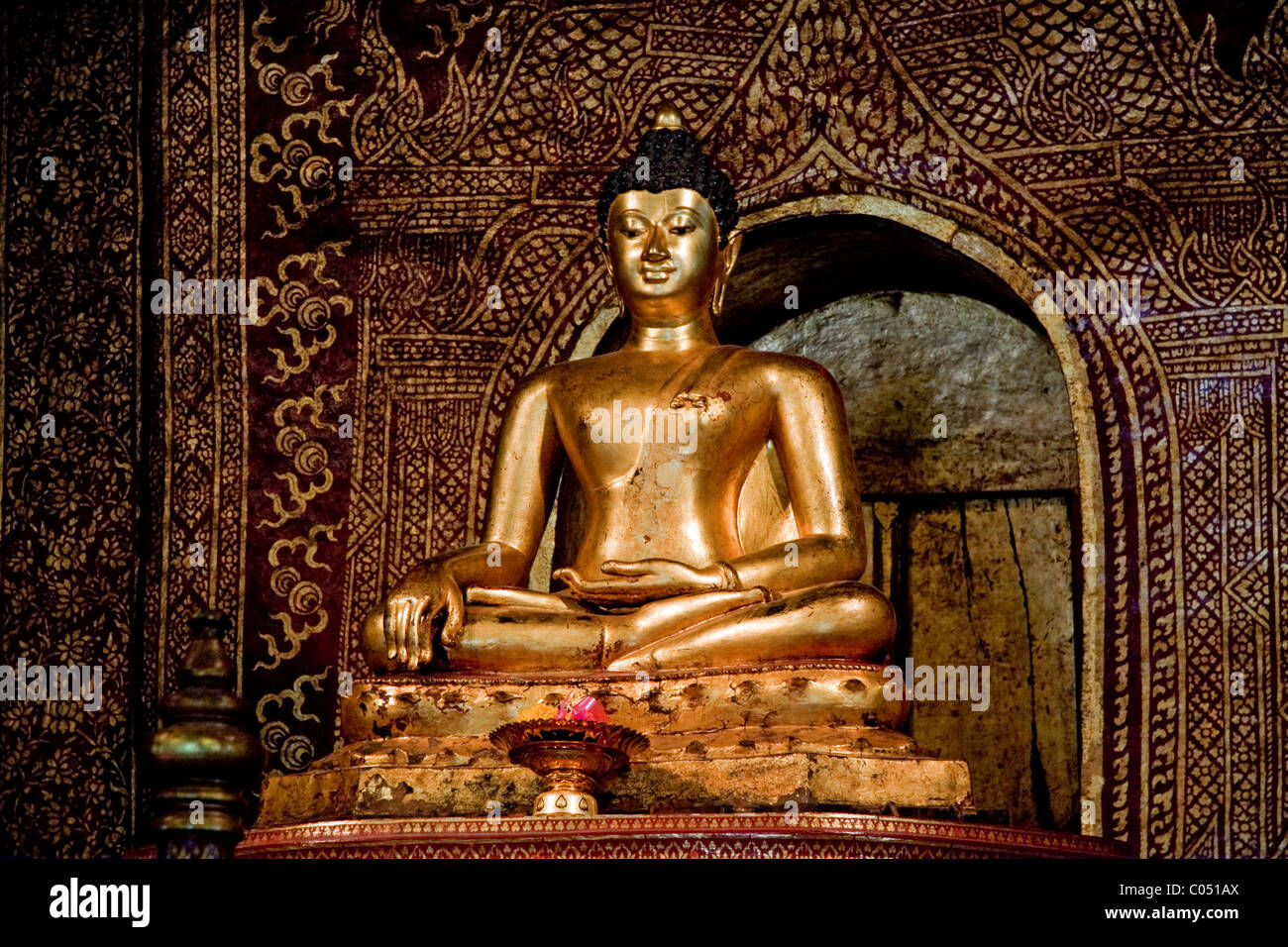 Lion Buddha a Wat Phra Singh, Chiang Mai, Thailandia Foto Stock