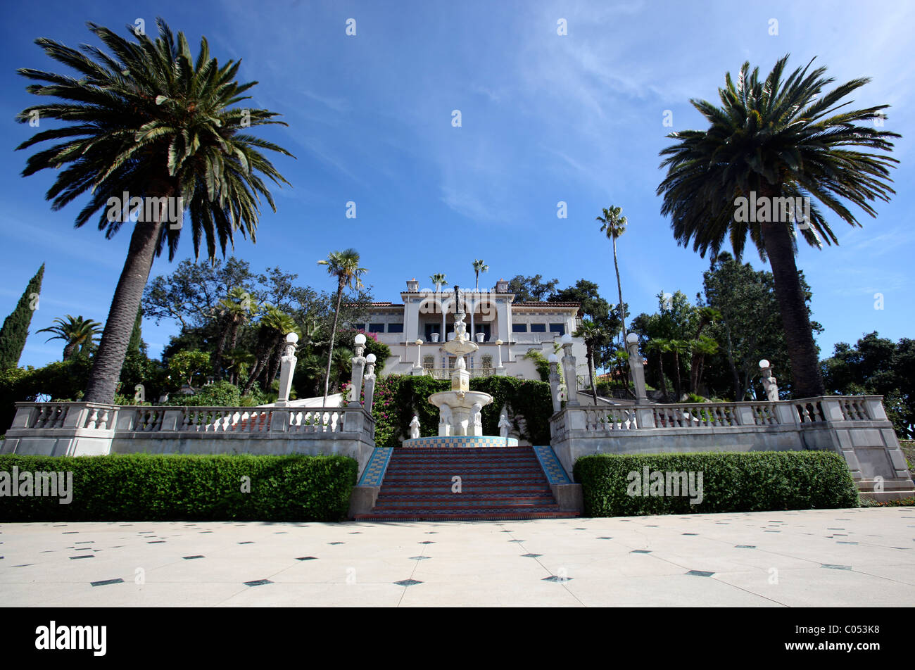 I cortili interni del Castello Hearst e nei pressi di San Simeone, California, dove il giornale del magnate William Randolph Hearst una volta vissuta. Foto Stock