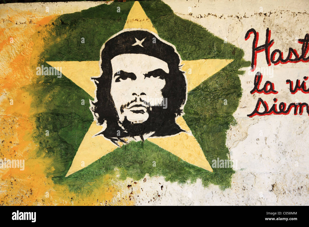 Foto di Che Guevara su una parete in Cuba Foto Stock
