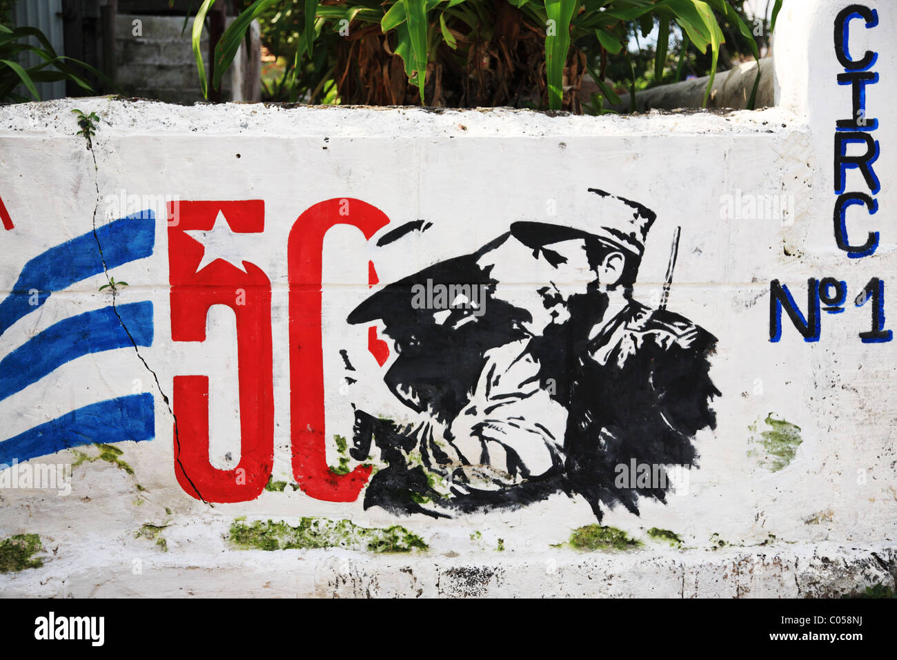 Graffiti per celebrare i 50 anni della rivoluzione a Cuba Foto Stock