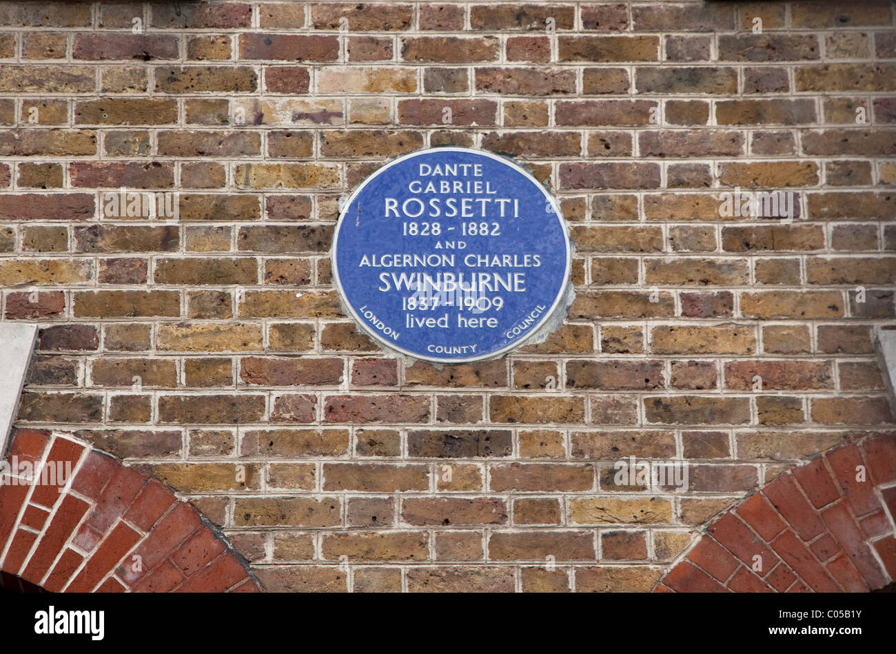 Targa blu per Dante Gabriel Rossetti e Swinburne Algernon in Cheyne Walk, a Chelsea, Londra Foto Stock