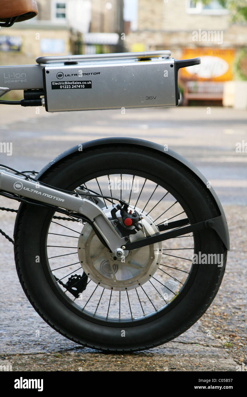 La ruota posteriore e la batteria del motore Ultra A2B della bicicletta  elettrica Foto stock - Alamy