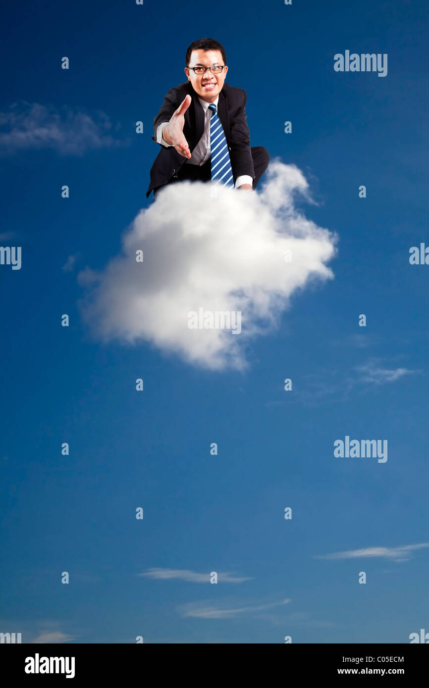 Benvenuti unirsi a cloud business .imprenditore handshake accogliente sul cloud Foto Stock