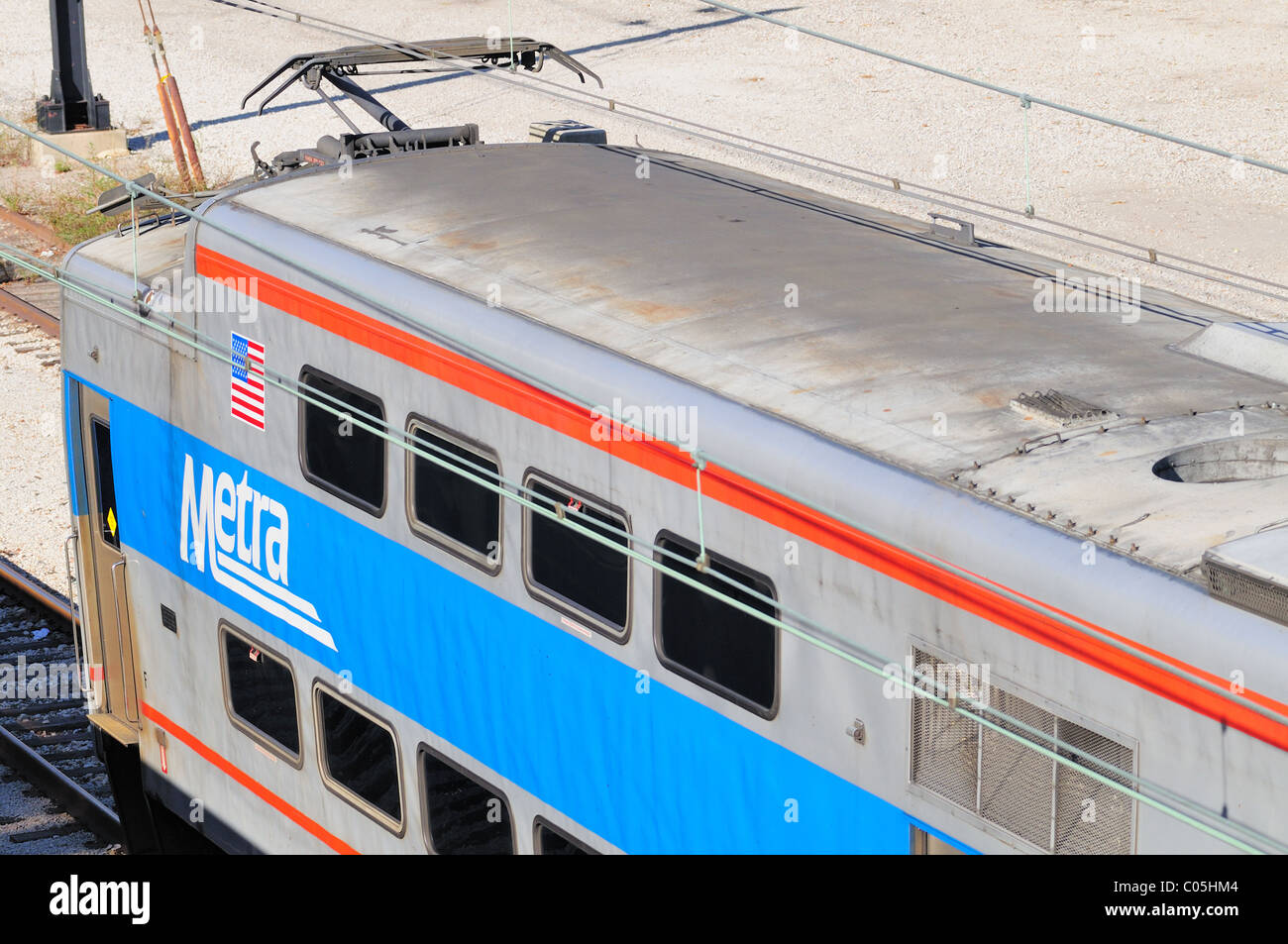 Un Metra elettrico treno commuter al Van Buren Street Station. Chicago, Illinois, Stati Uniti d'America. Foto Stock