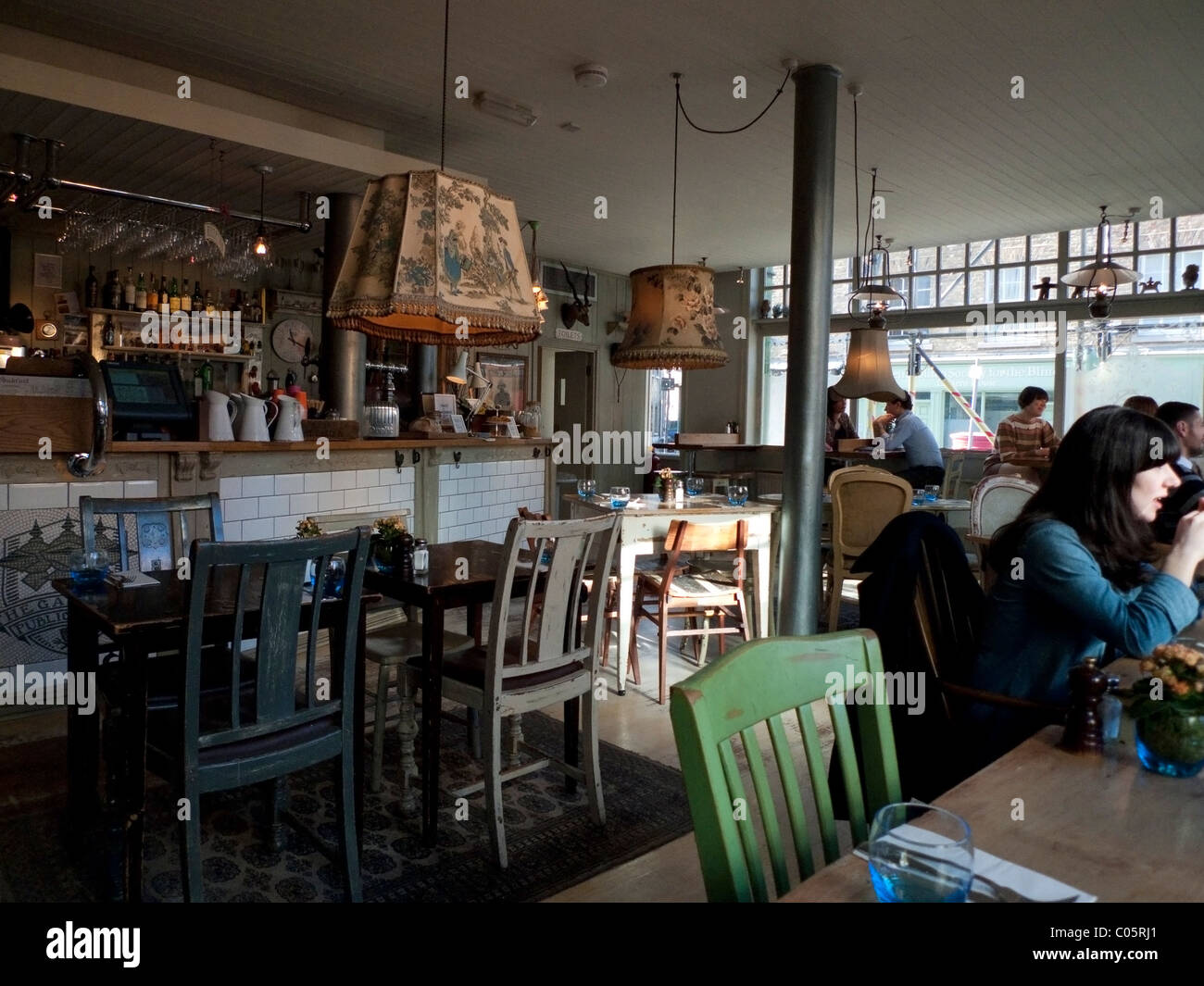 Interno della guarnigione Public House gastro pub Bermondsey South London SE1 UK KATHY DEWITT Foto Stock