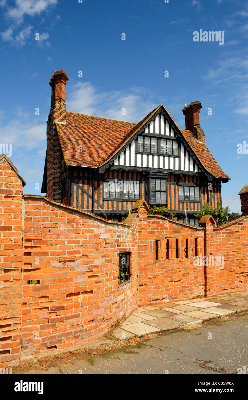 Una bellissima casa in stile tudor a Holland sul mare in Essex Foto Stock