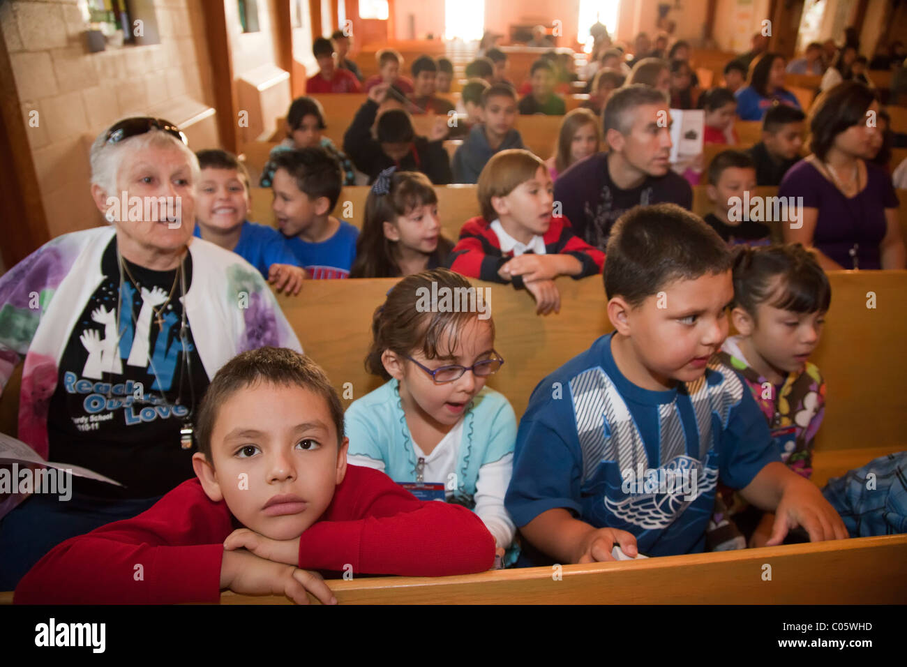 I bambini al servizio della Cappella a Methodist-Supported scuola privata Foto Stock