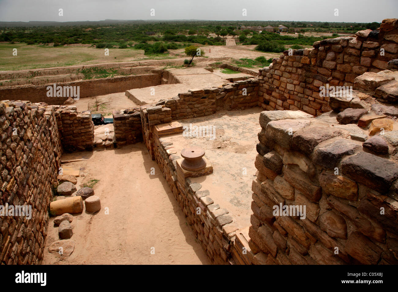 Resti di civiltà Harappan presso il sito di scavo di Dholavira, Gujarat, India Foto Stock