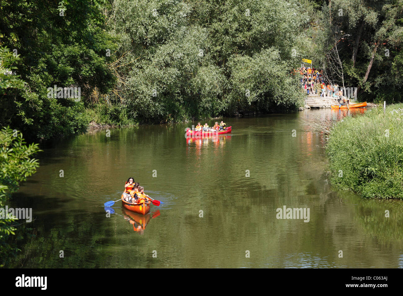 In canoa sul fiume Altmuehl, Altendorf, Altmuehltal regione, Alta Baviera, Baviera, Germania, Europa Foto Stock