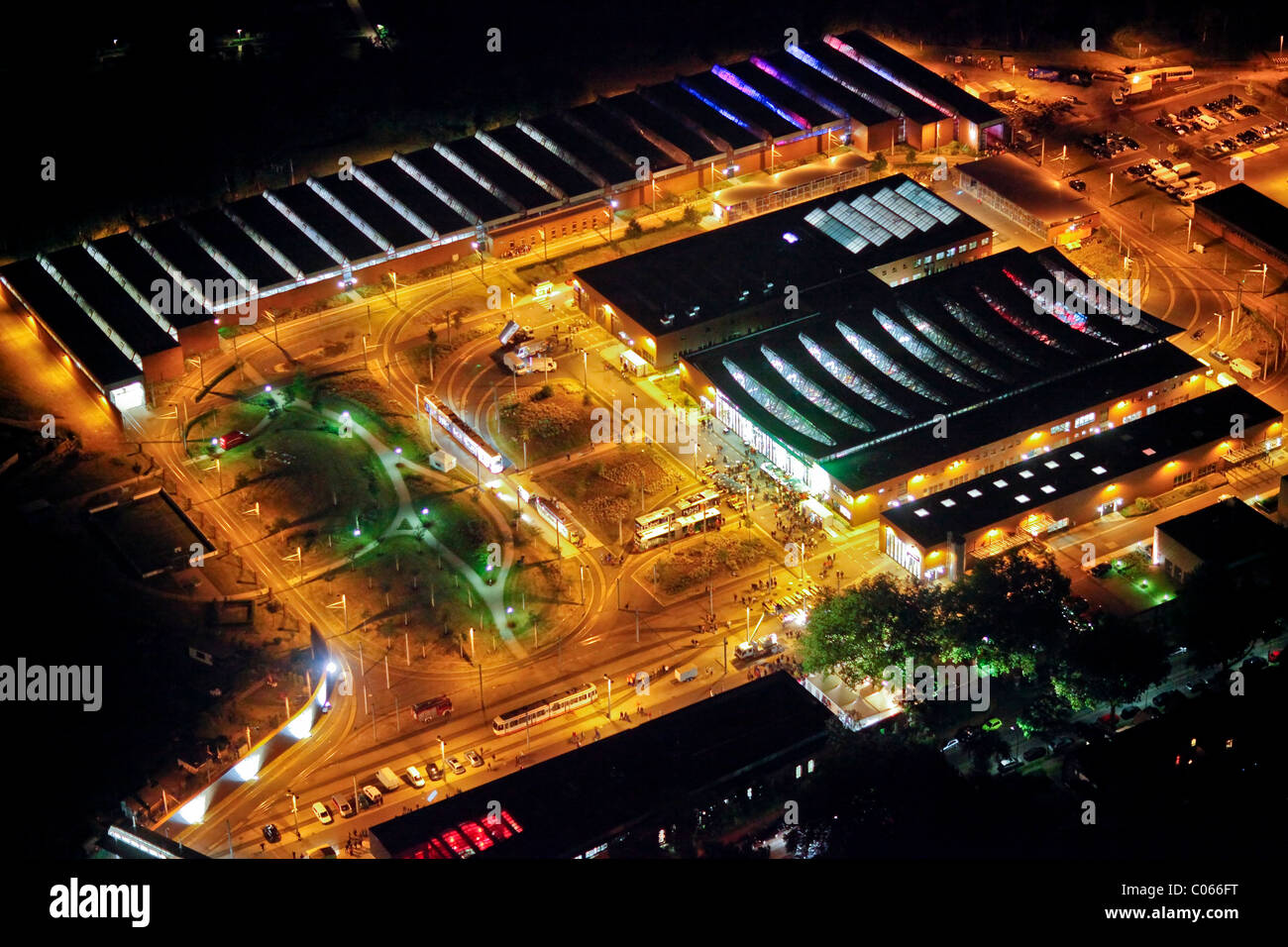 Vista aerea, night shot, tram depot, BOGESTRA i servizi pubblici Engelsburg, Extraschicht 2010, notte di industriale Foto Stock