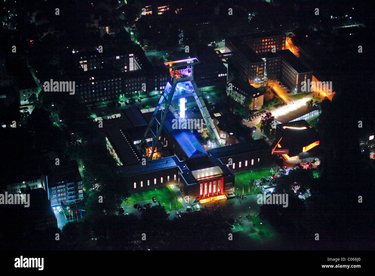 Vista aerea, night shot, Deutsches Bergbau-Museum tedesco Museo Minerario, Extraschicht 2010, notte di cultura industriale, estate Foto Stock