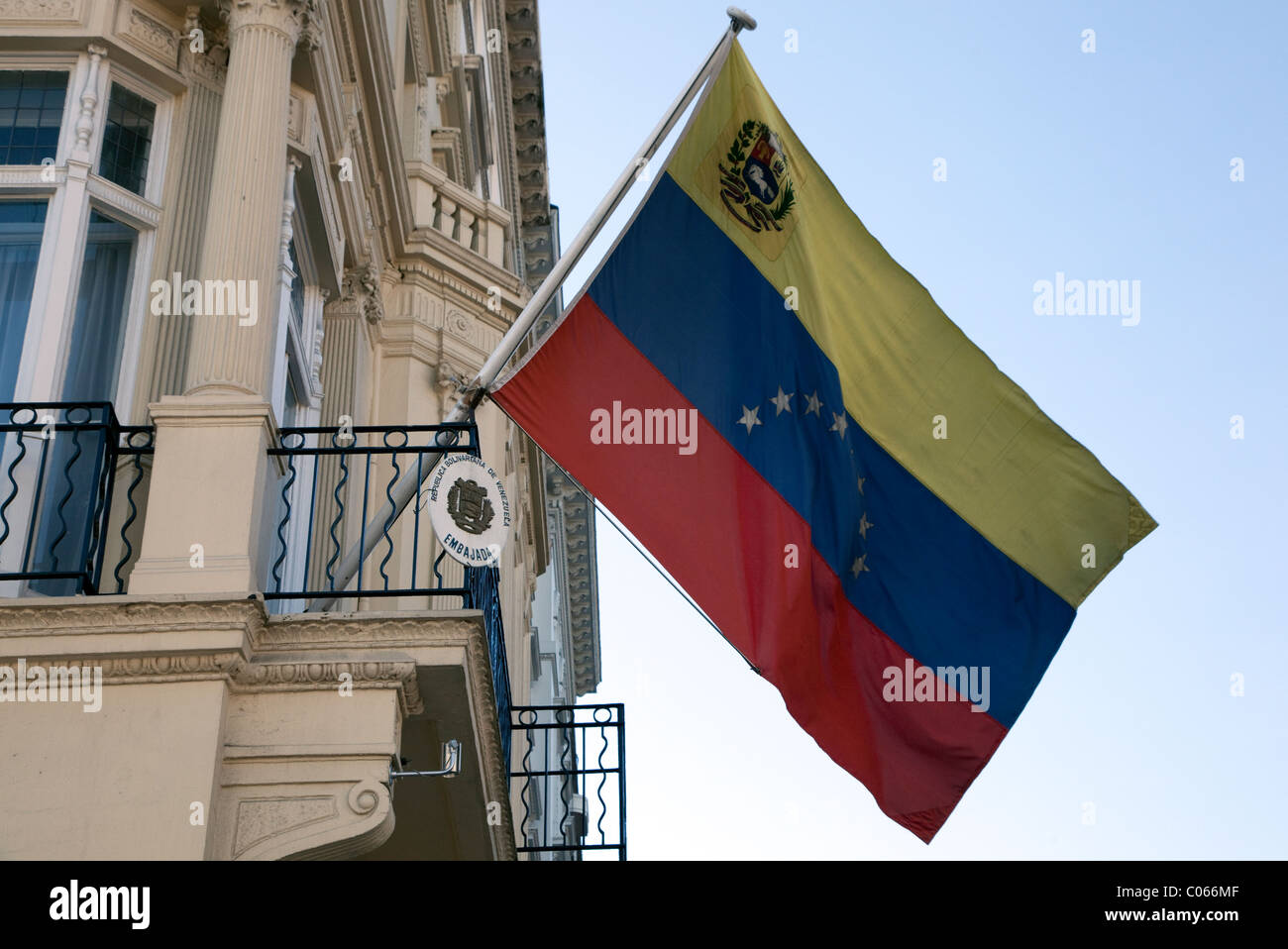 Bandiera in ambasciata venezuelana, Londra Foto Stock