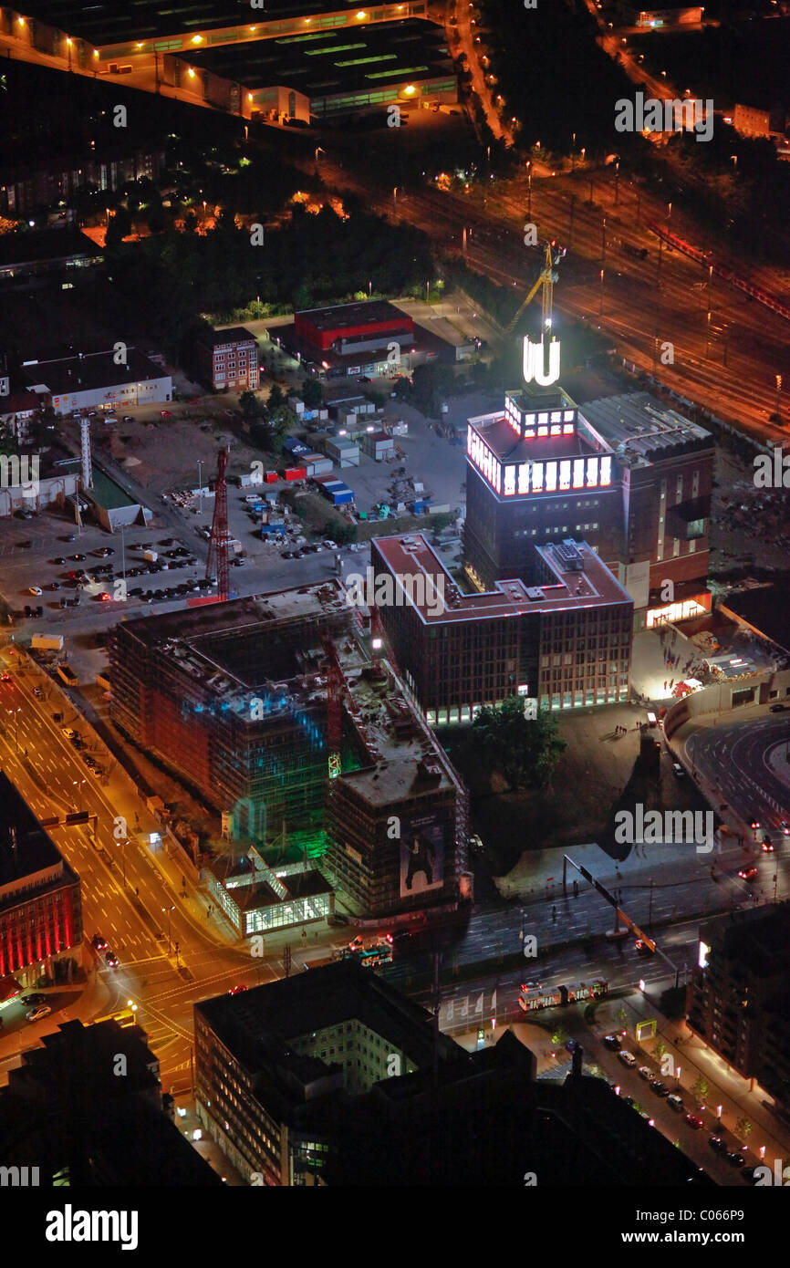 Vista aerea, night shot, centro di arte e di creatività, Dortmund, Dortmunder U landmark, Extraschicht 2010, notte di industriale Foto Stock