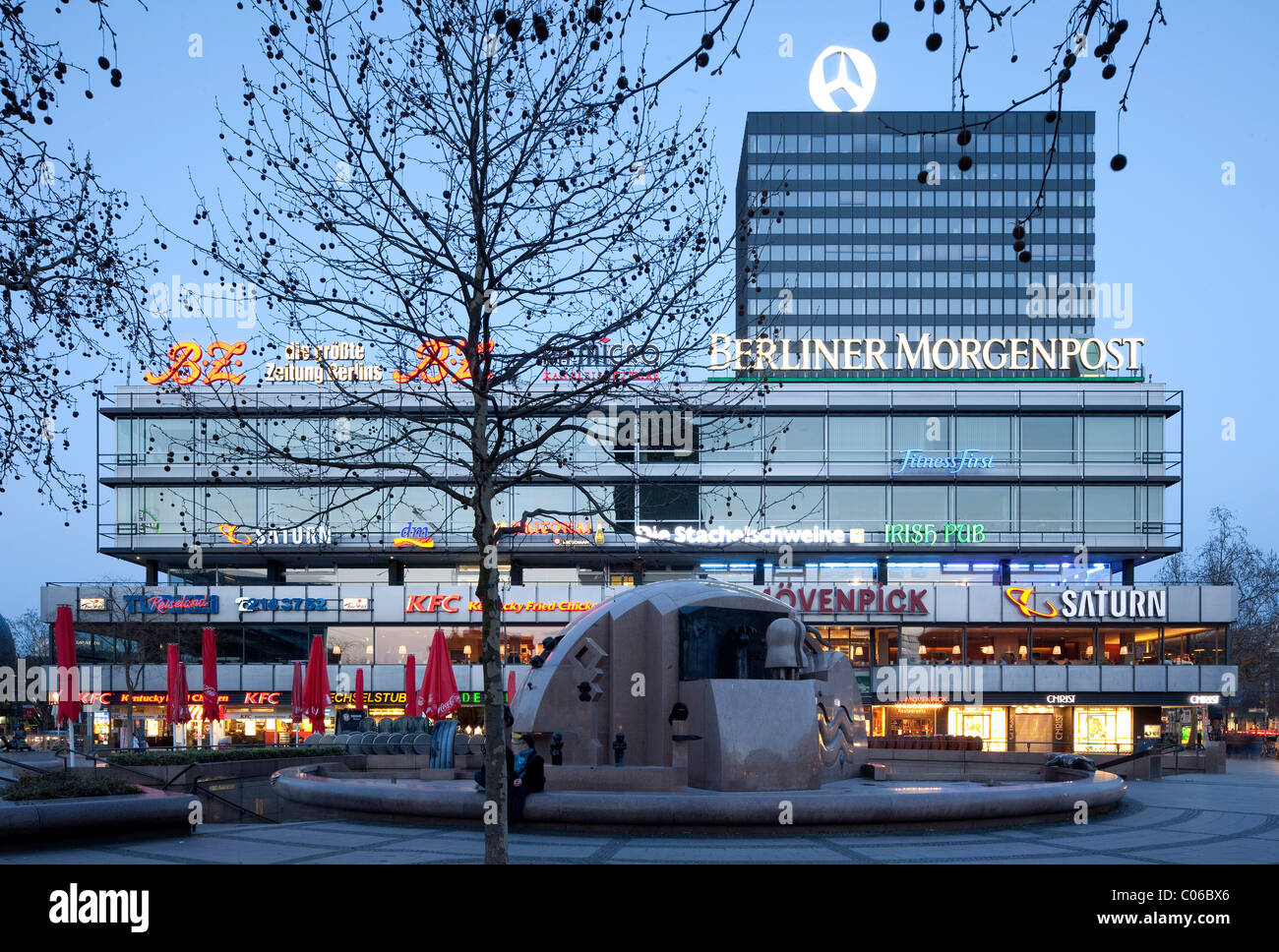 Europa Center shopping mall, il quartiere di Charlottenburg di Berlino, Germania, Europa Foto Stock