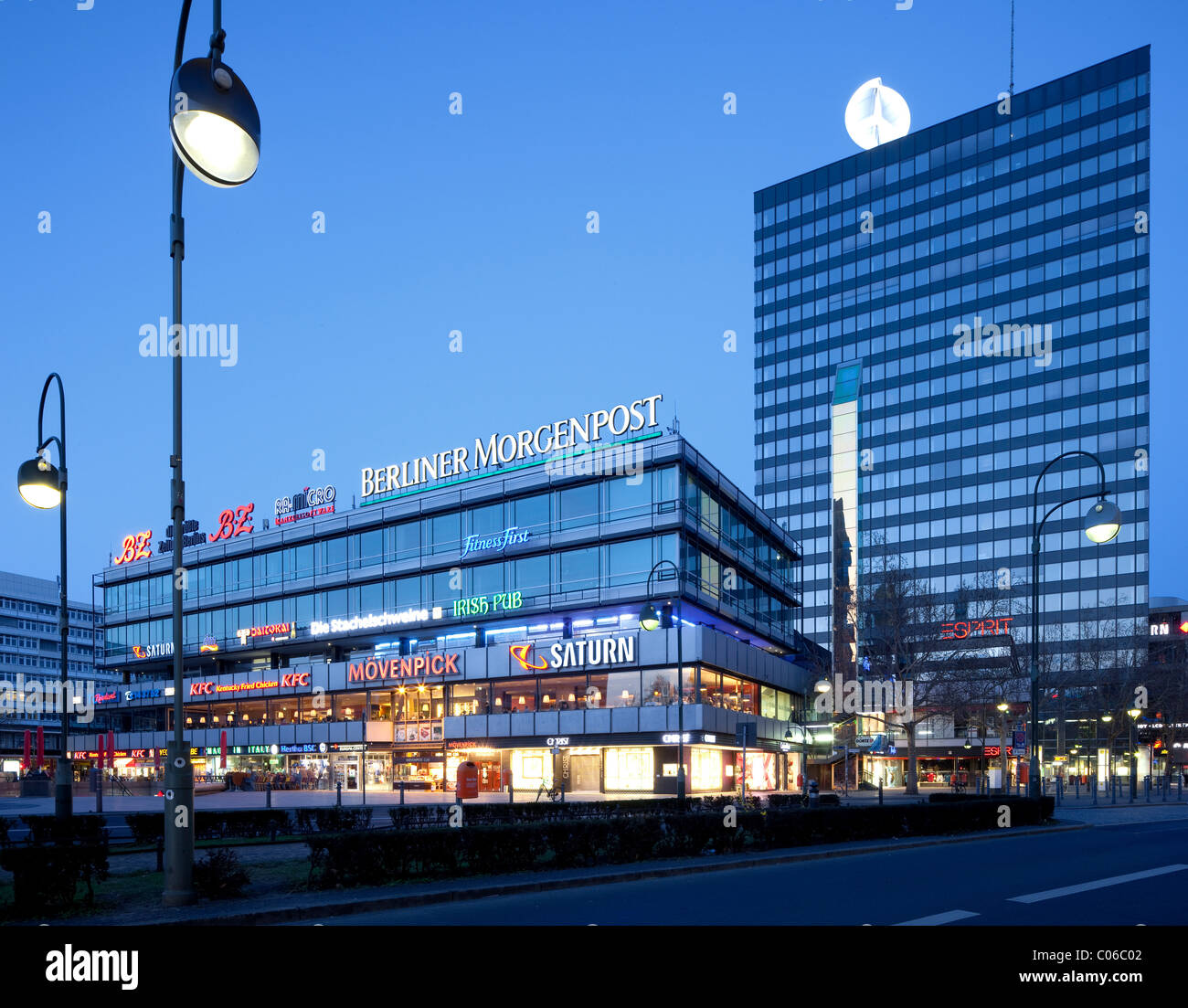 Europa Center shopping mall, il quartiere di Charlottenburg di Berlino, Germania, Europa Foto Stock