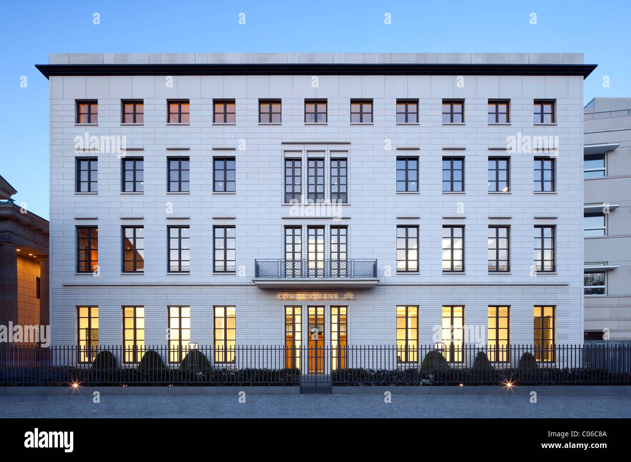 Haus Sommer edificio sulla Pariser Platz, Commerzbank, Berlin-Mitte, Berlino, Germania, Europa Foto Stock