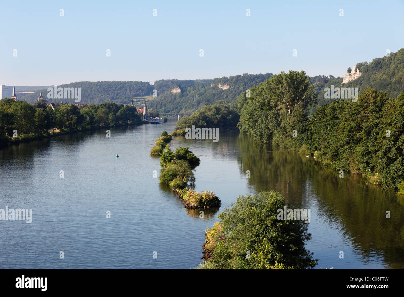 Il fiume principale, Karlstadt e castello Karlsburg, regione Main-Franconia, bassa Franconia, Franconia, Baviera, Germania, Europa Foto Stock