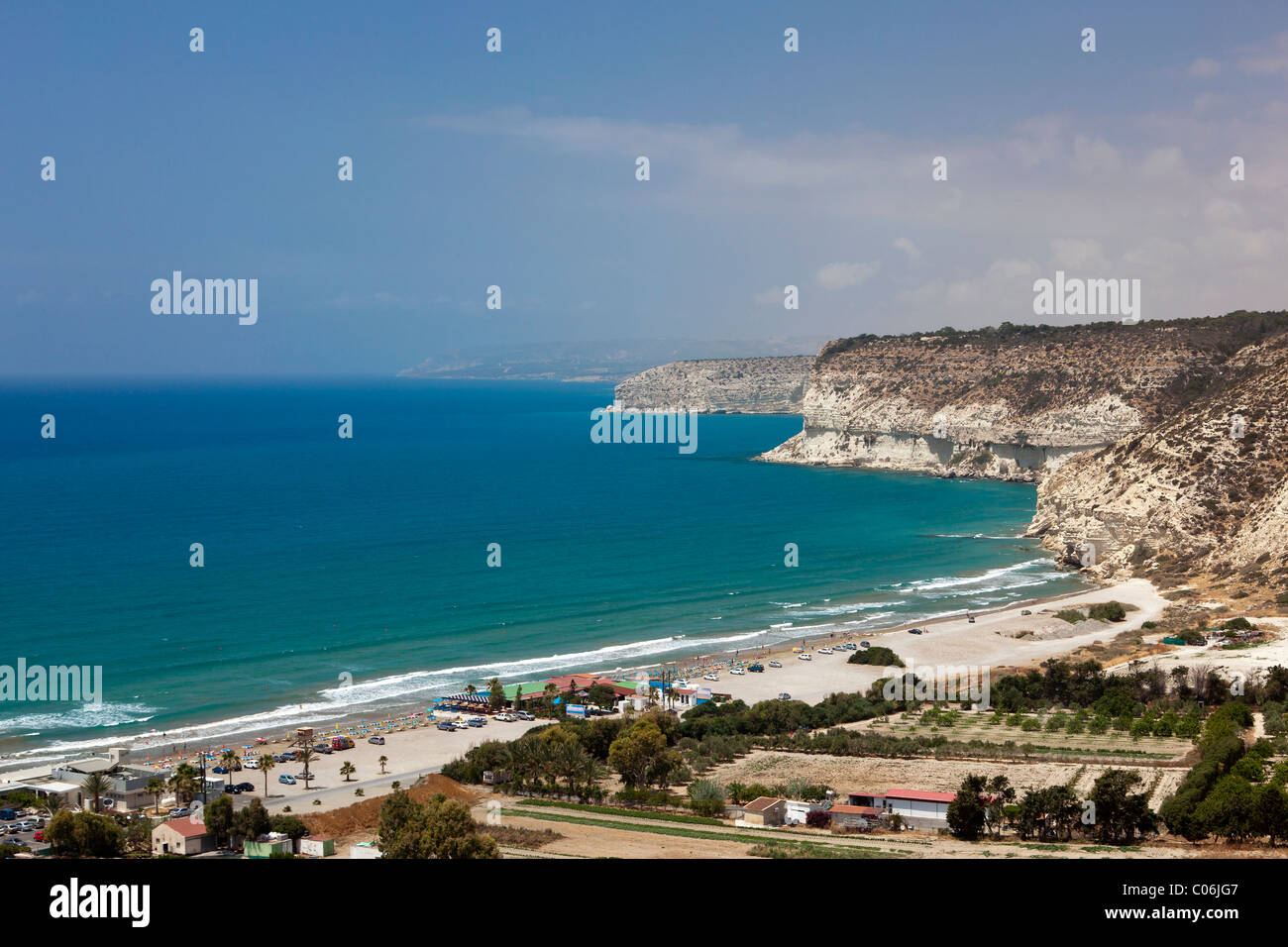 Costa sottostante l'antico sito di Kourion, Kourion Beach, vicino Episkopi, Cipro del sud, sud della costa, Cipro, Sud Europa Foto Stock