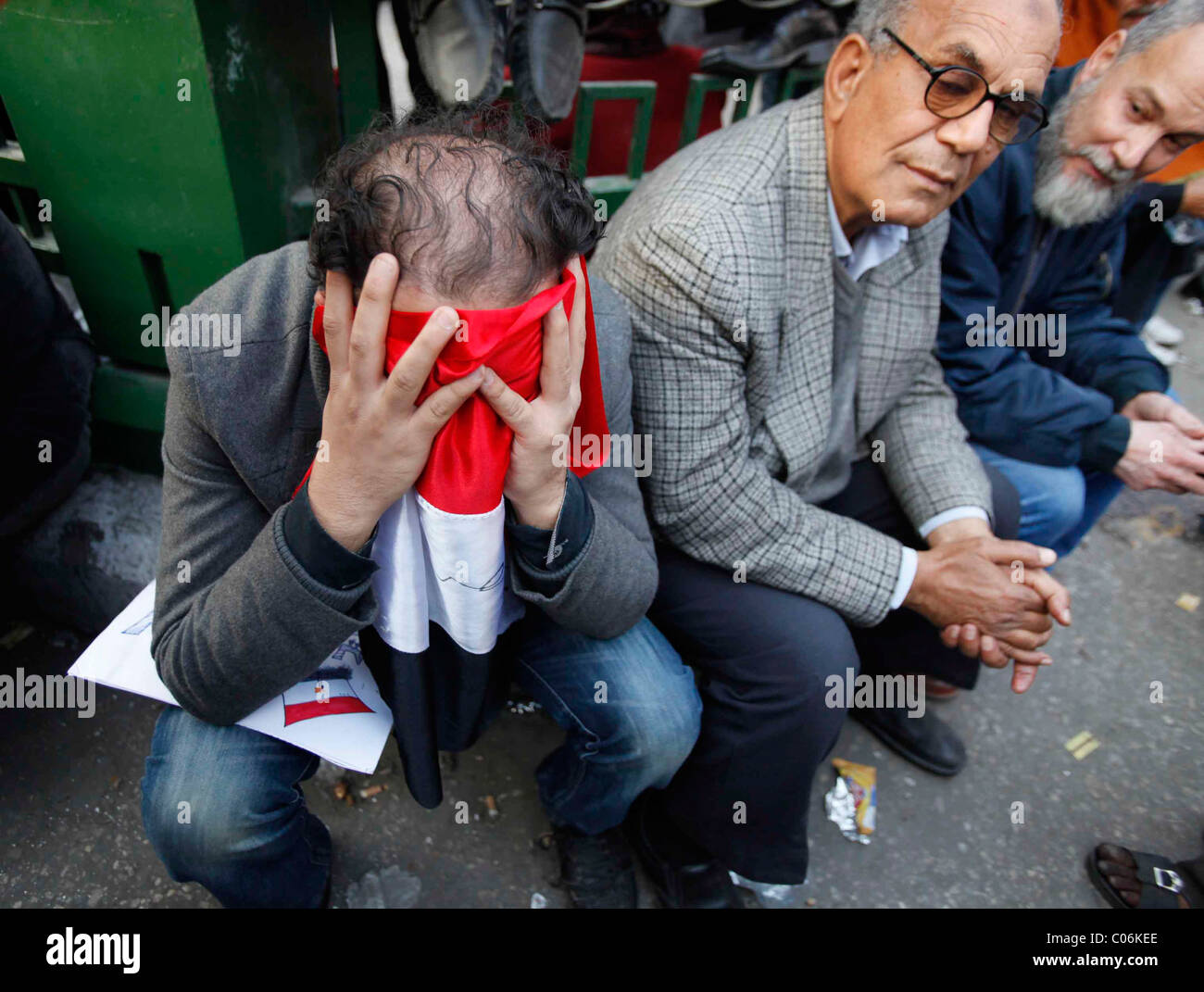 Disordini civili in Cairo, Egitto, 1 febbraio 2011. Migliaia di persone che protestano contro 30 anni di regno del presidente egiziano Hosni Mubarak Foto Stock