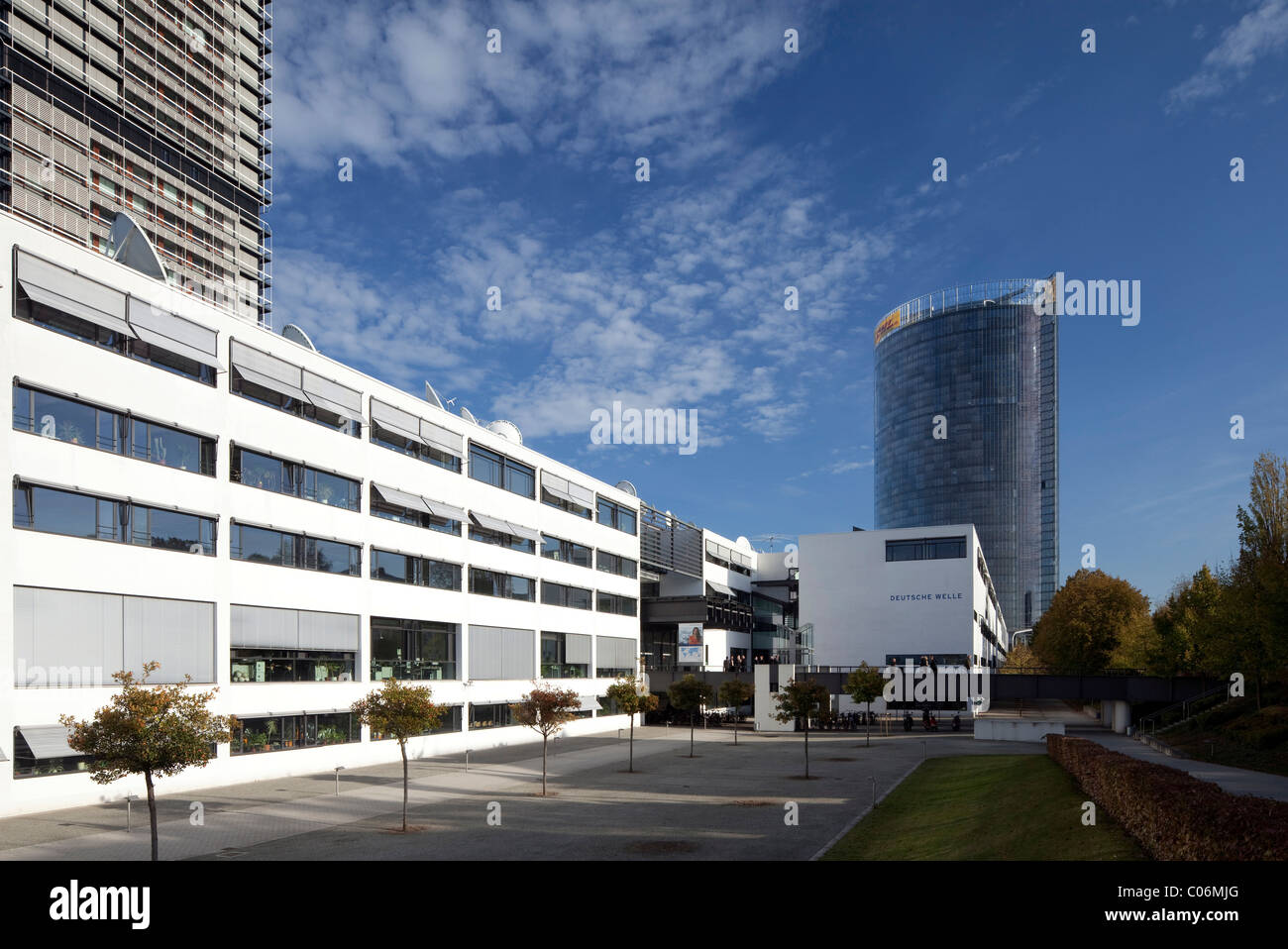 Deutsche Welle, l'emittente internazionale tedesca, nel Schuermann-Bau edificio per uffici, Bonn, Renania Foto Stock