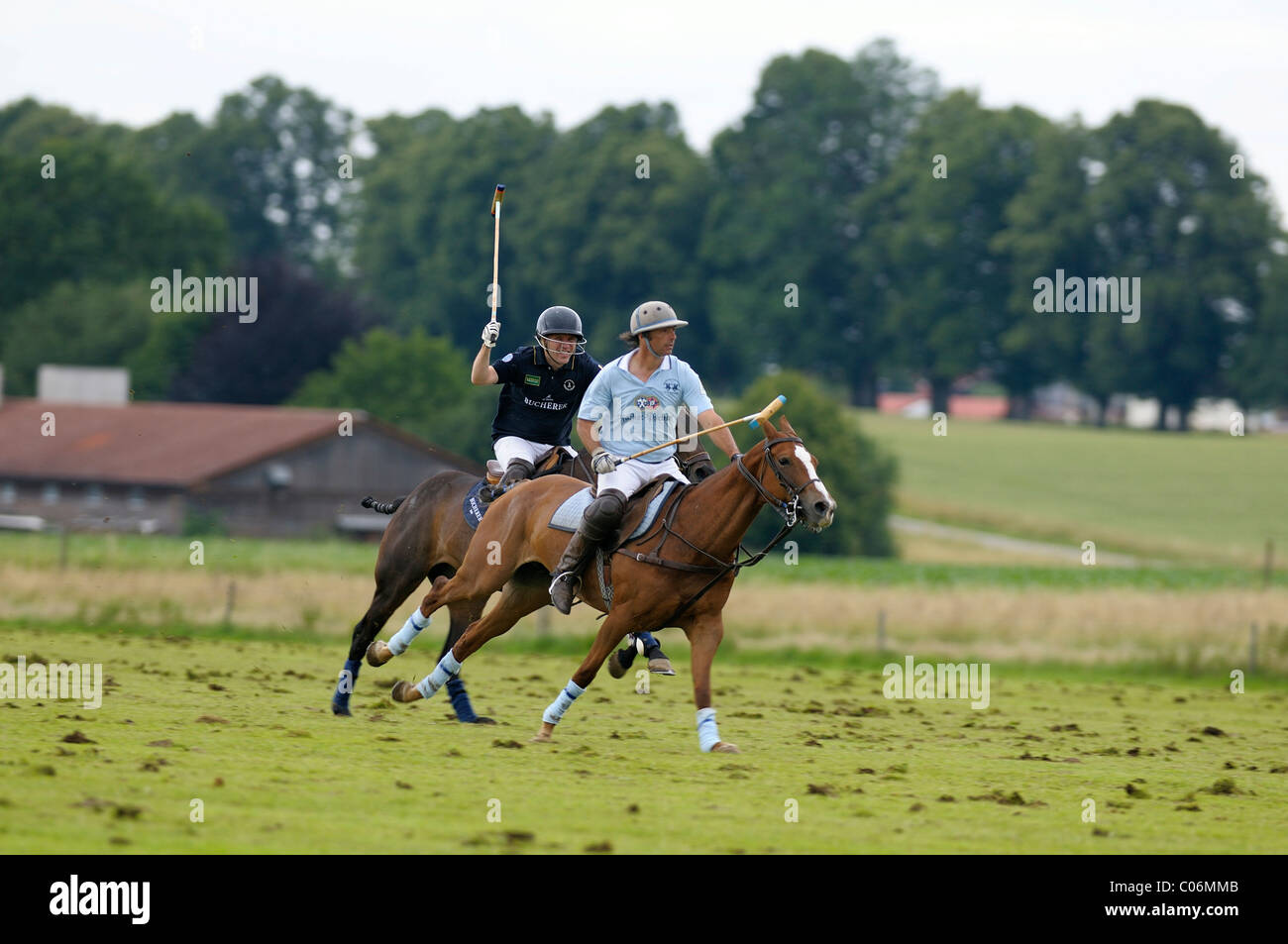 Cesar Ruiz-Guiñazu da Team Hacker Pschorr perseguita da Gregor Gerlach da Team Bucherer, polo, giocatori di polo Foto Stock