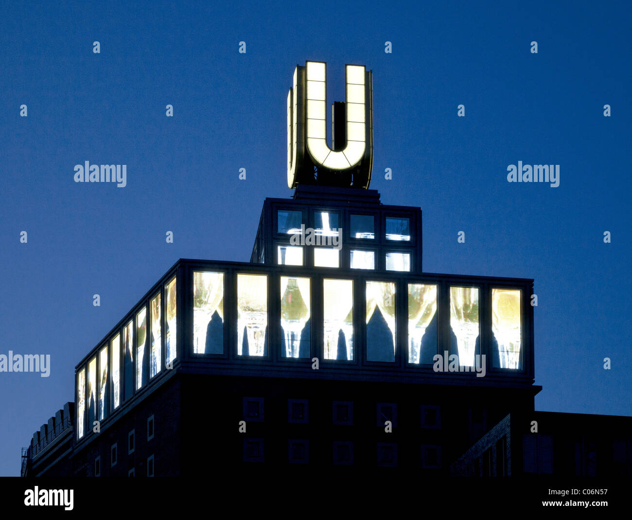 Dortmunder U landmark, U-Turm edificio della ex Unione Brauerei Brewery, futuro delle arti e il centro di cultura, installazione video Foto Stock