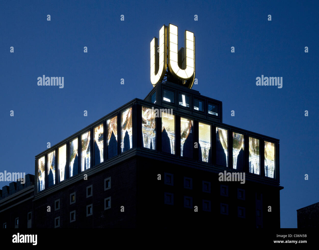 Dortmunder U landmark, U-Turm edificio della ex Unione Brauerei Brewery, futuro delle arti e il centro di cultura, installazione video Foto Stock