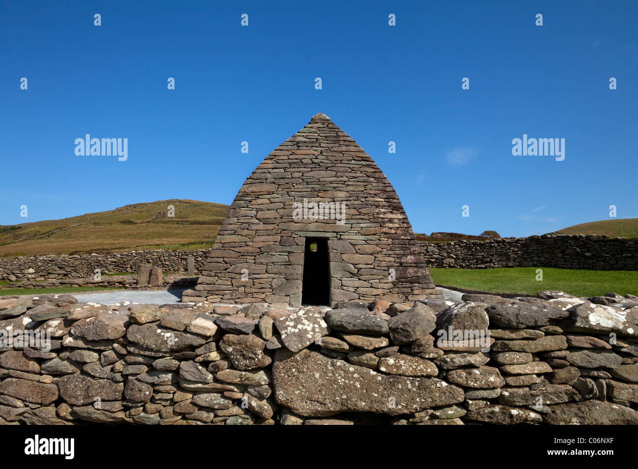 Il Gallerus oratorio, stimato per essere costruito tra il sesto e il nono secolo, Ballyferriter, penisola di Dingle, nella contea di Kerry, Irlanda Foto Stock