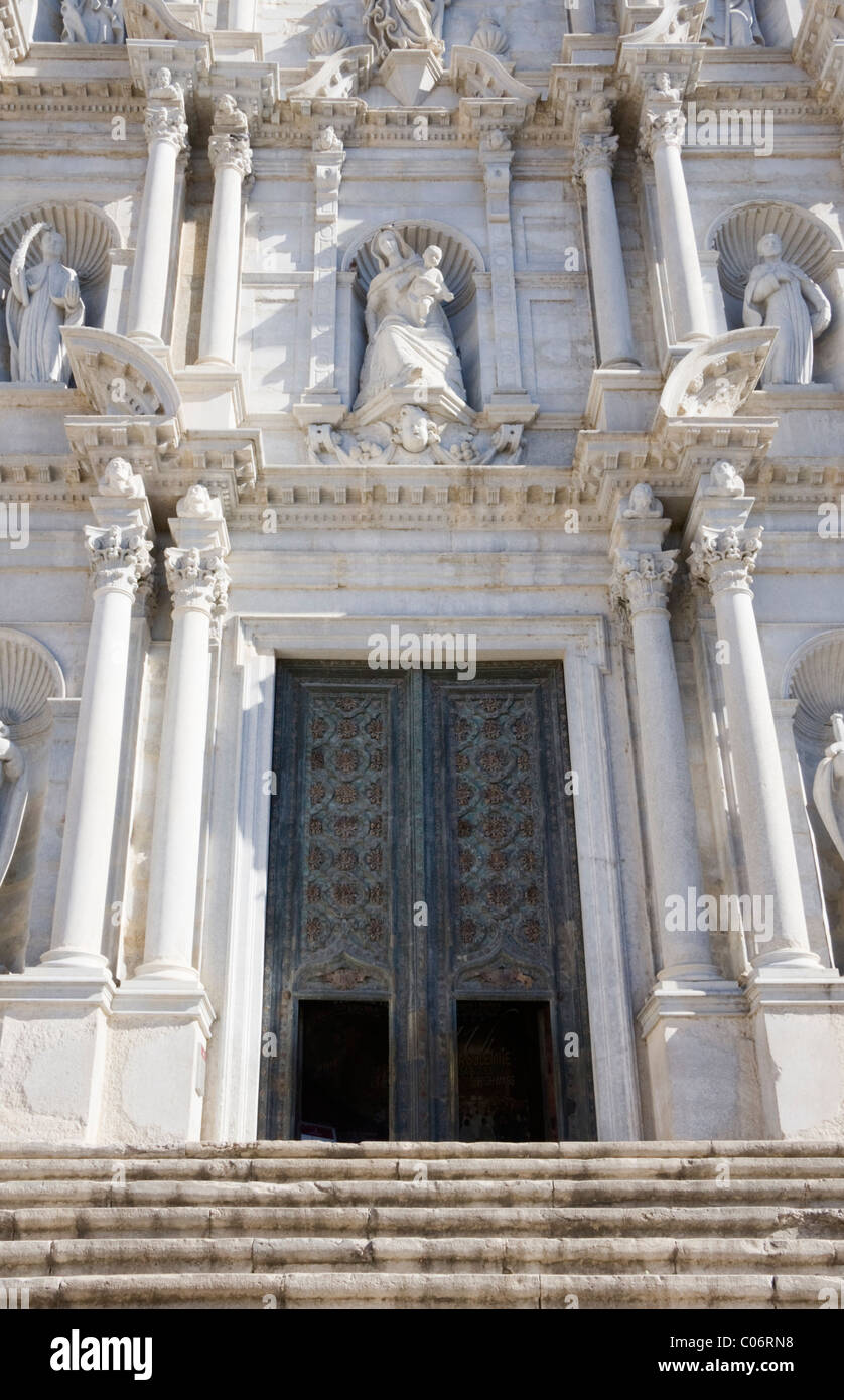 Catedral (ingresso ovest) da Placa de la Catedral, Girona, Spagna, Autunno 2010 Foto Stock