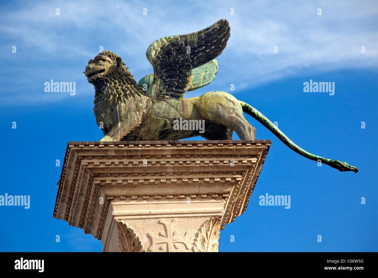 Contrassegni di san Leone alato veneziano colonna simbolo del XII secolo originariamente da Constaintinople Venezia Italia Foto Stock