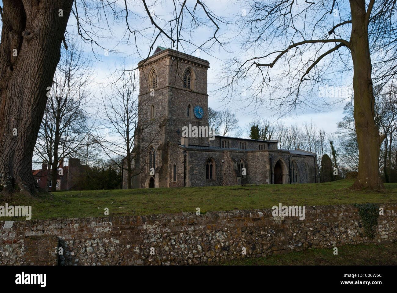 Chiesa della Santa Trinità in Bledlow, Buckinghamshire, risale al 12 secolo e ha presentato in TV mostra come Midsomer omicidi Foto Stock