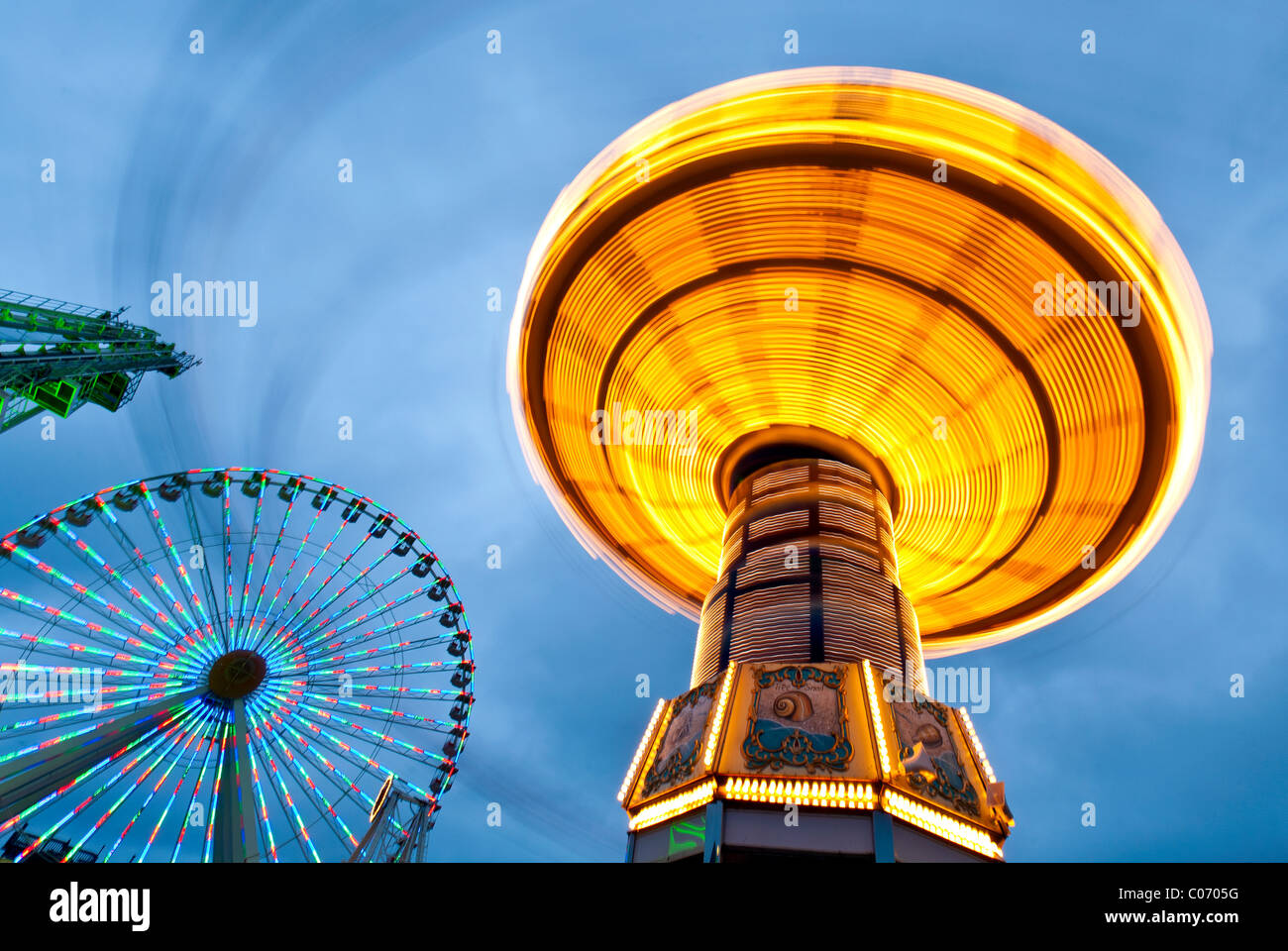 Parco dei divertimenti di passeggiate sul lungomare all'oceano. Foto Stock