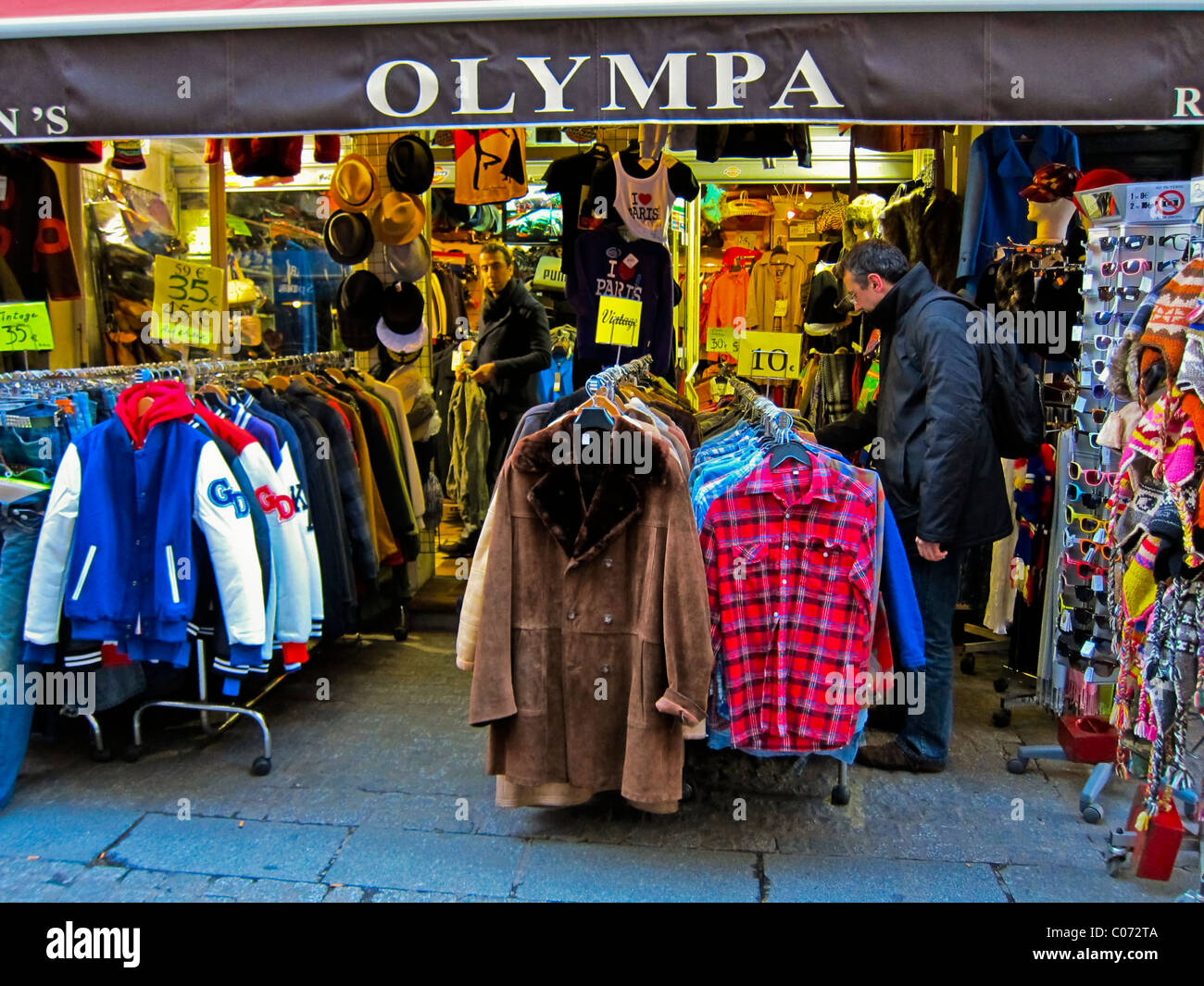 Parigi, Francia, negozio d'abbigliamento vintage francese, 'Olympa',  esposizioni, (quartiere Les Halles) Abbigliamento e accessori per uomo,  moda veloce Foto stock - Alamy