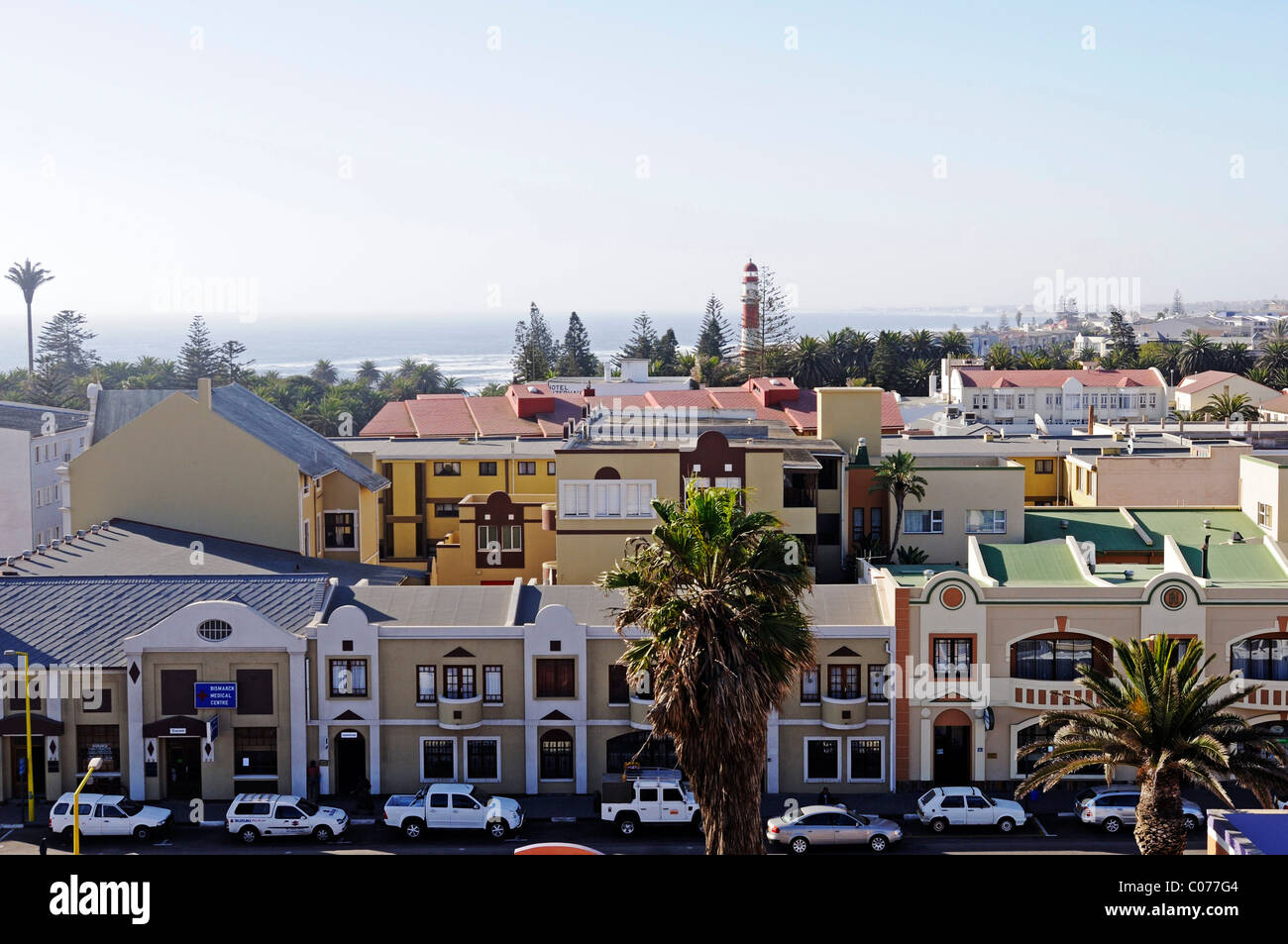 Vista su Swakopmund e l'Oceano Atlantico, Swakopmund, Regione di Erongo, Namibia, Africa Foto Stock