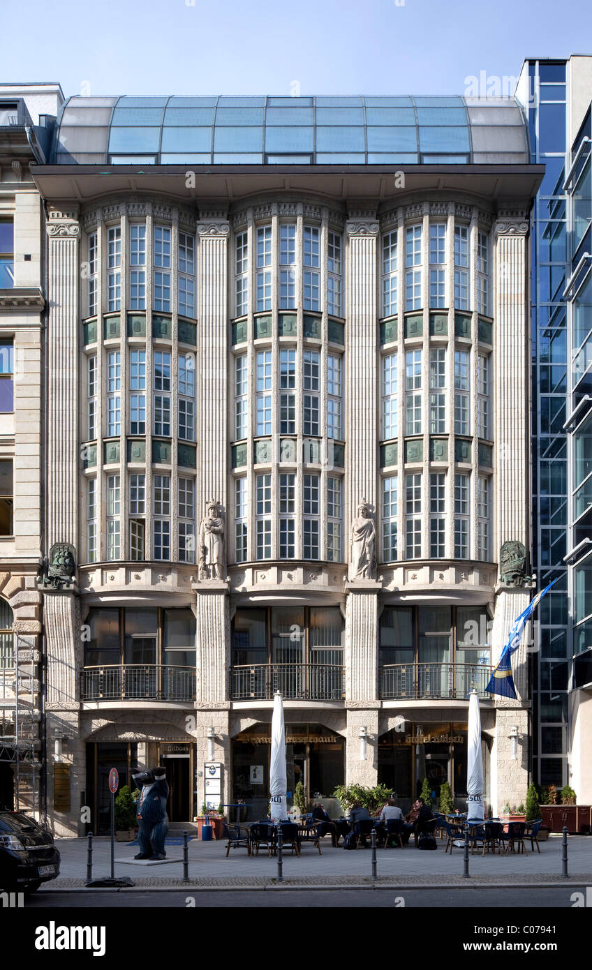 Gaffel-Haus storico edificio commerciale in Taubenstrasse street, quartiere Mitte di Berlino, Germania, Europa Foto Stock