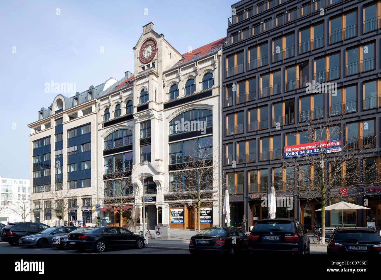 Storici e moderni edifici per uffici su Hausvogteiplatz square, quartiere Mitte di Berlino, Germania, Europa Foto Stock