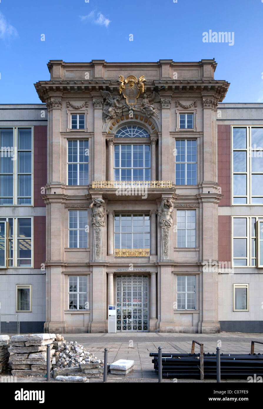 Ex RDT Staatsratsgebaeude membro consiglio edificio con un elemento di facciata del palazzo Stadtschloss, quartiere Mitte di Berlino Foto Stock