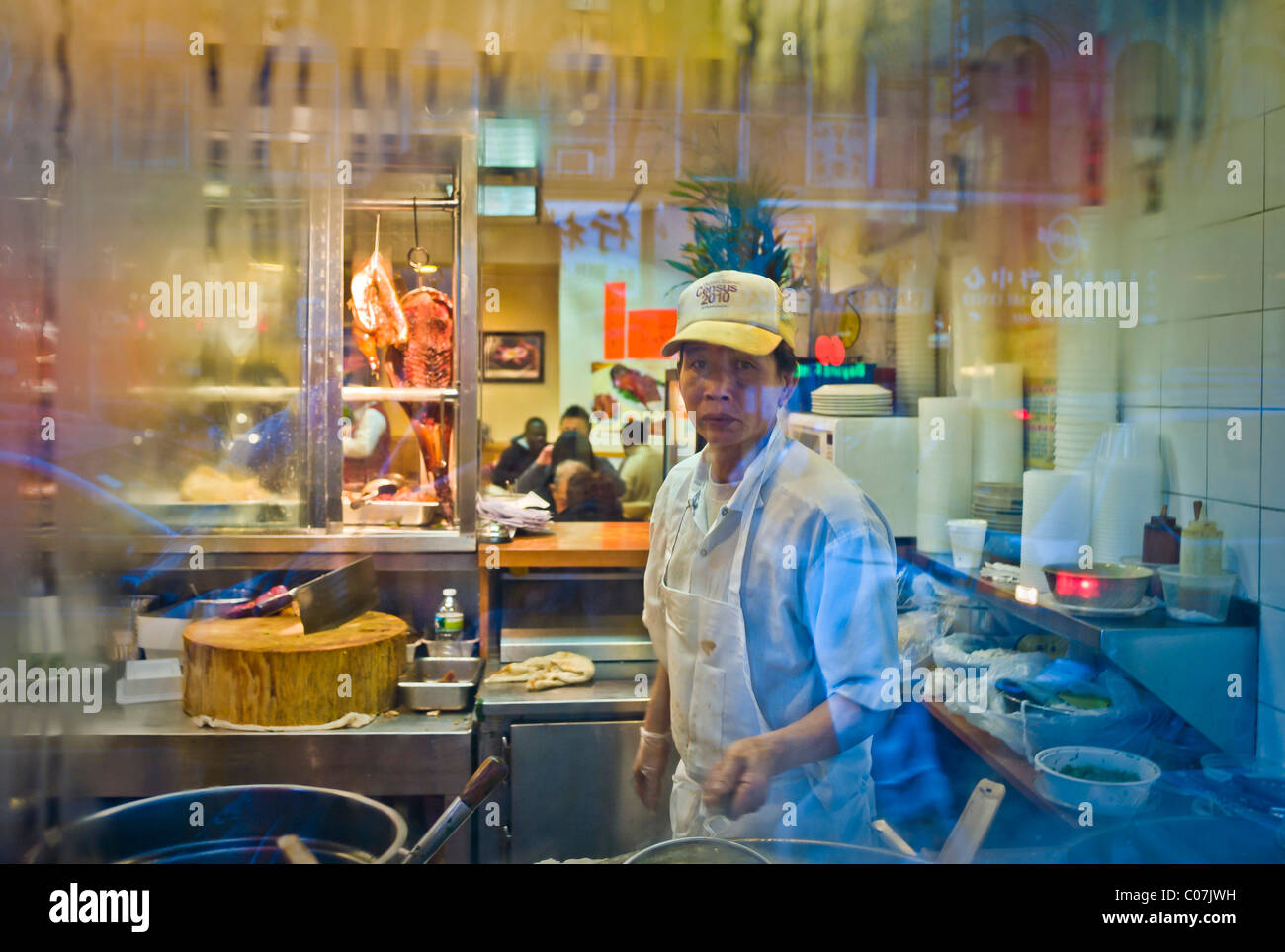 Lo Chef in un ristorante Cinese di China town New York City USA Foto Stock