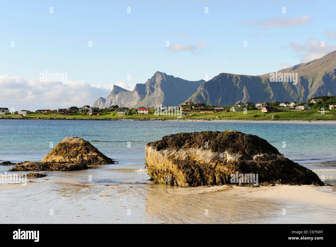 Sulla spiaggia, Lofoten, Norvegia del Nord, Norvegia, Scandinavia, Europa Foto Stock