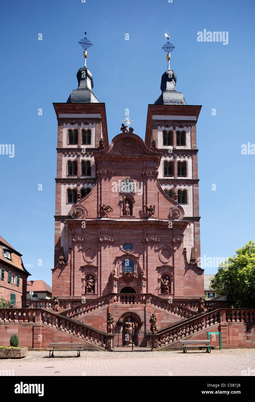 La facciata ovest della Abteikirche chiesa abbaziale, Amorbach, Mainfranken, bassa Franconia, Franconia, Baviera, Germania, Europa Foto Stock